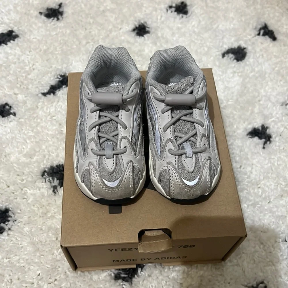 Toddler yeezy 700 - Picture 1 of 4